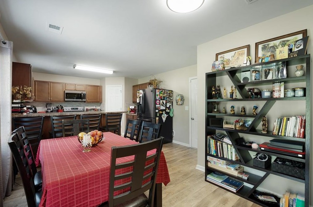 753 Riverside Dr, Calhoun GA 30701-5415 exterior