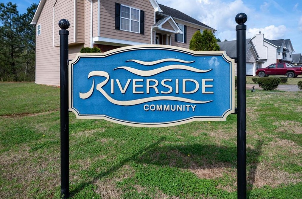 753 Riverside Dr, Calhoun GA 30701-5415 exterior