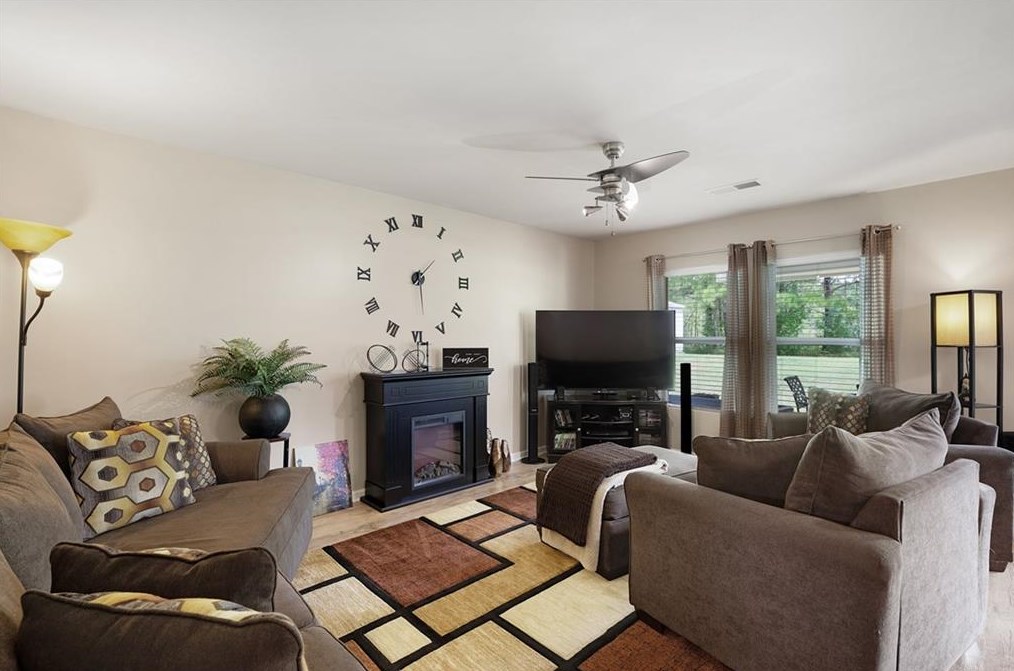 753 Riverside Dr, Calhoun GA 30701-5415 exterior