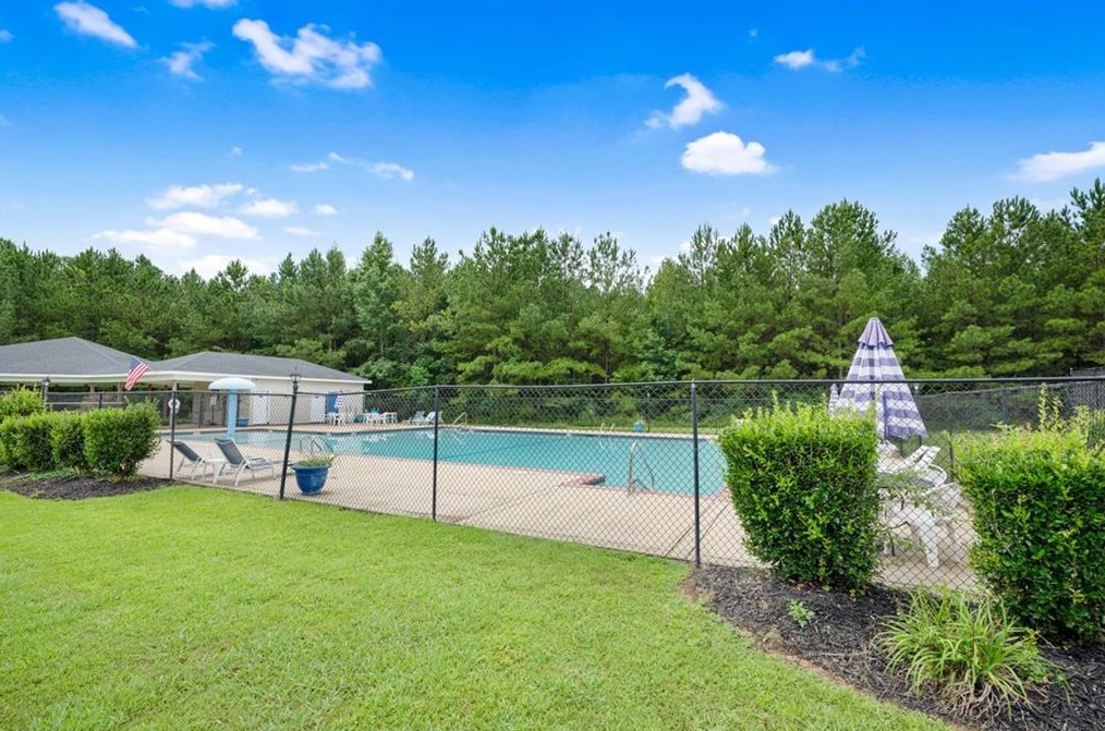 753 Riverside Dr, Calhoun GA 30701-5415 exterior