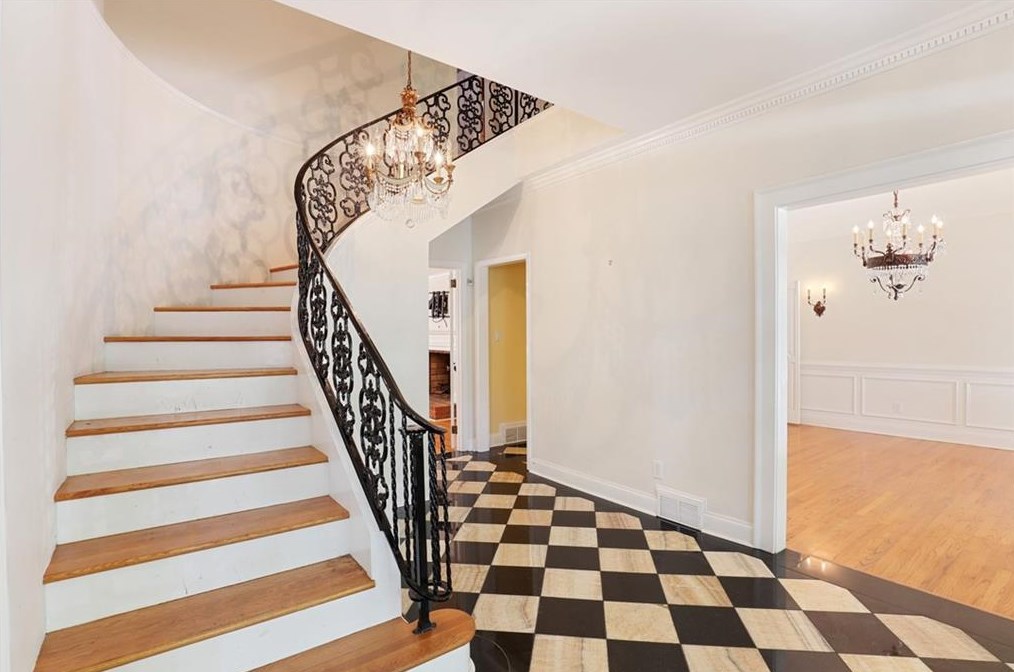 1190 Paces Ferry Rd, Atlanta GA  30327-2313 exterior