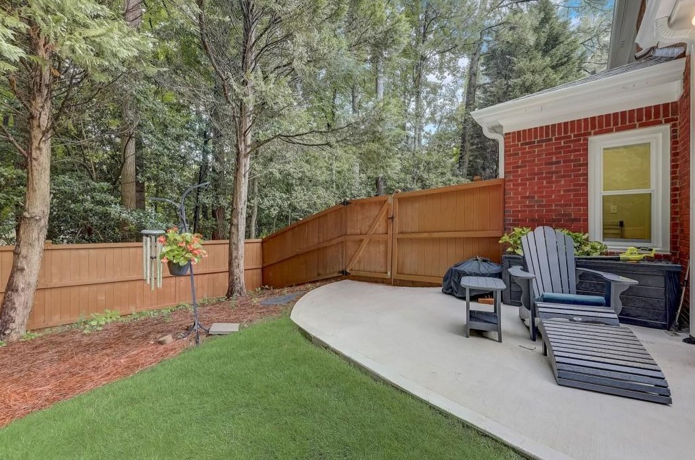 1950 Northbrooke Ln, Atlanta GA exterior