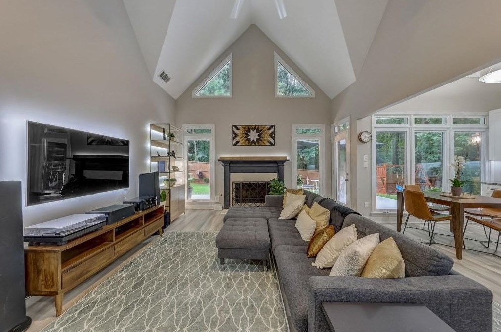 1950 Northbrooke Ln, Atlanta GA exterior