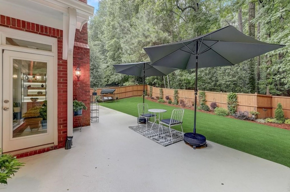 1950 Northbrooke Ln, Atlanta GA exterior