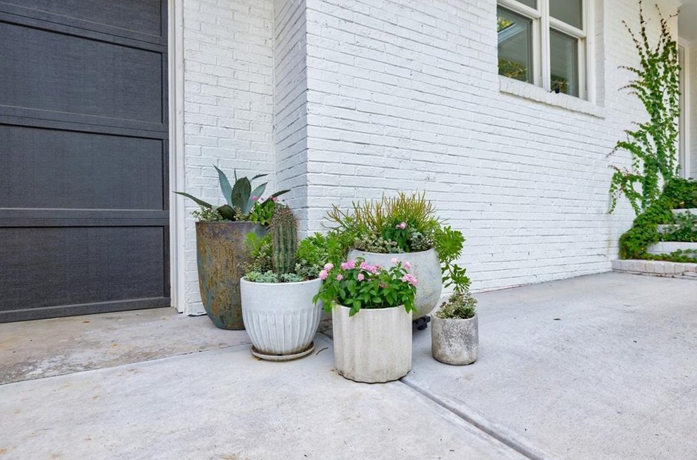 3306 Pine Meadow Rd, Atlanta GA  30327-2220 exterior