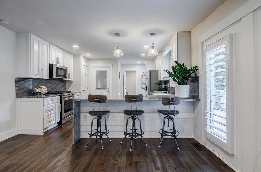 3306 Pine Meadow Rd, Atlanta GA  30327-2220 exterior