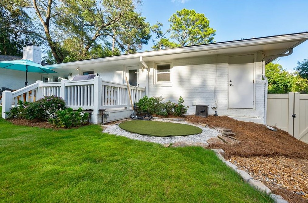 3306 Pine Meadow Rd, Atlanta GA  30327-2220 exterior
