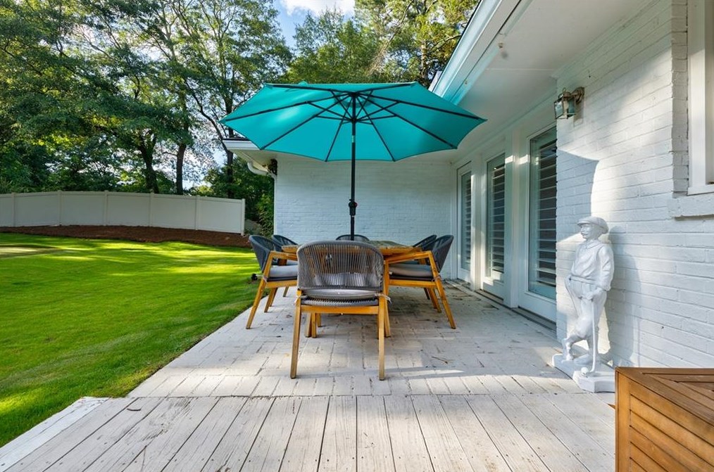 3306 Pine Meadow Rd, Atlanta GA  30327-2220 exterior