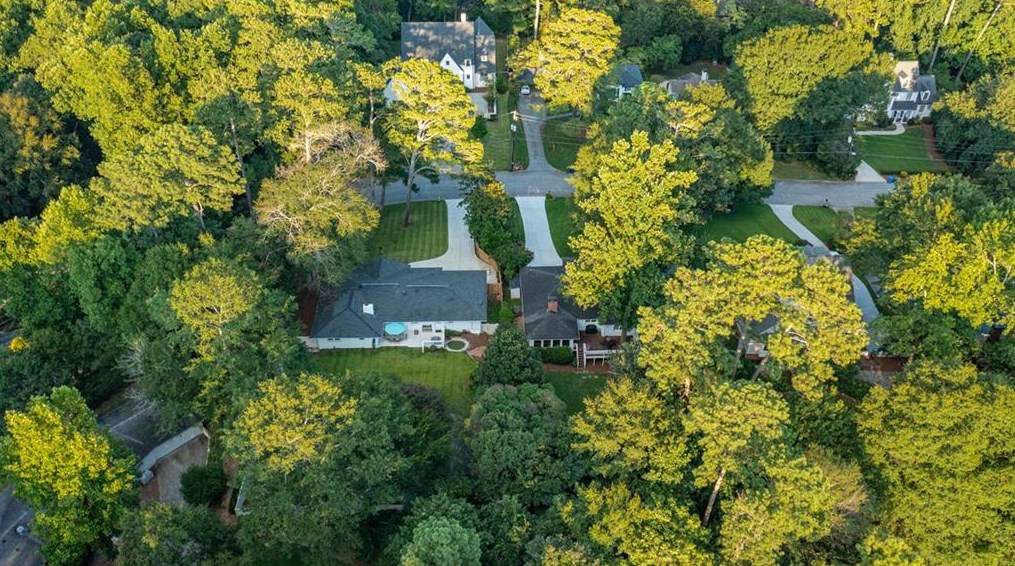3306 Pine Meadow Rd, Atlanta GA  30327-2220 exterior