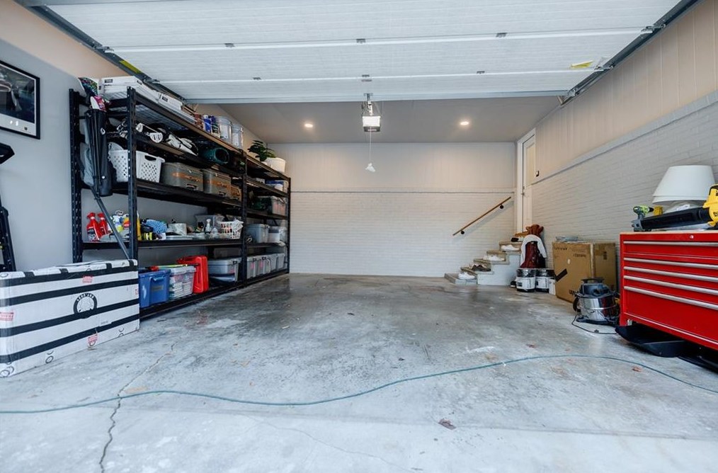 3306 Pine Meadow Rd, Atlanta GA  30327-2220 exterior