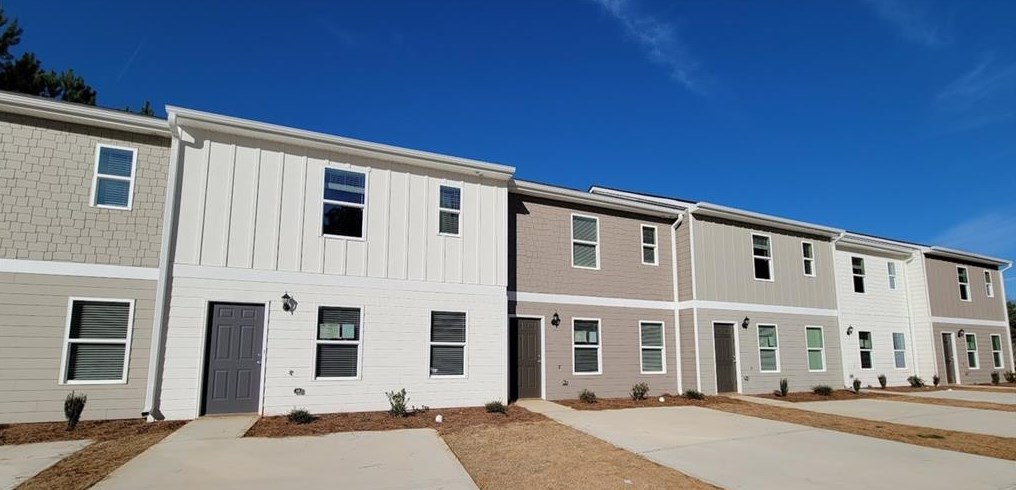 1814 Carrington Dr, Griffin GA  30224-8357 exterior