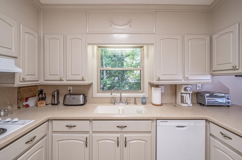 1818 Ramble Ct, Decatur GA  30033-1117 exterior