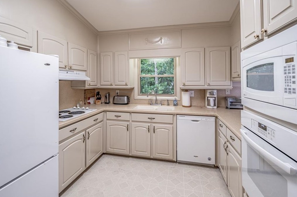 1818 Ramble Ct, Decatur GA  30033-1117 exterior