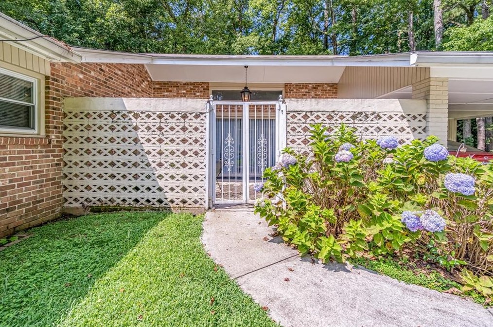 1818 Ramble Ct, Decatur GA  30033-1117 exterior