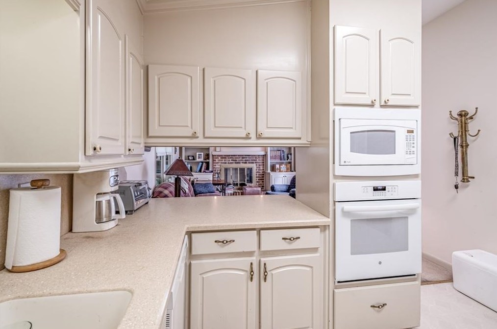 1818 Ramble Ct, Decatur GA  30033-1117 exterior