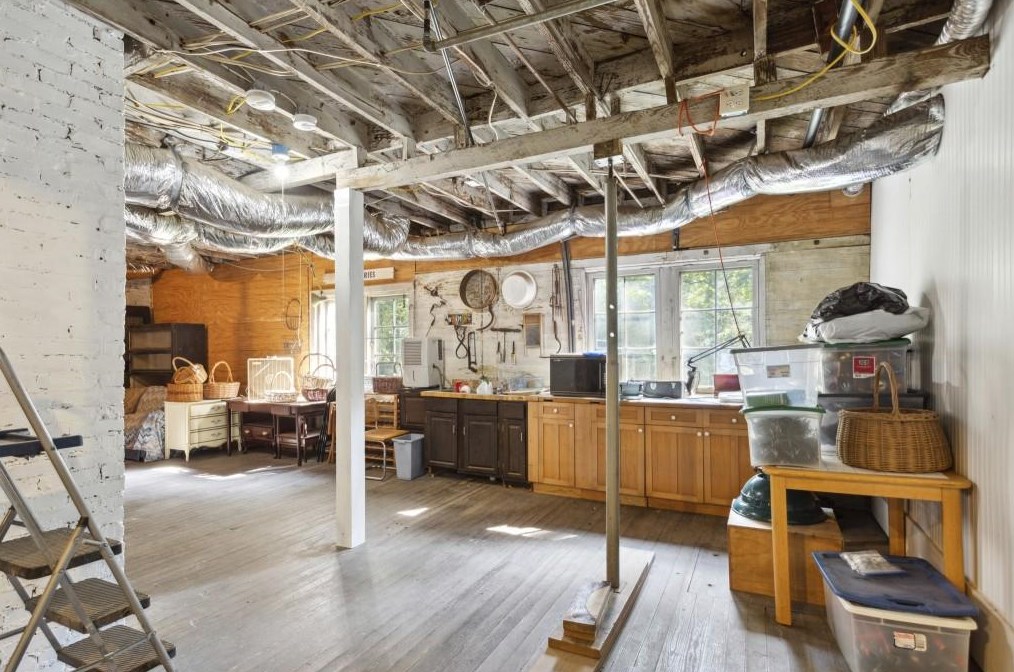 101 Peachtree Way, Atlanta GA 30305-3711 exterior