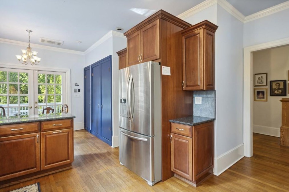 101 Peachtree Way, Atlanta GA 30305-3711 exterior