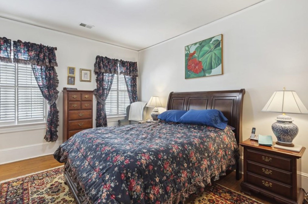 101 Peachtree Way, Atlanta GA 30305-3711 exterior