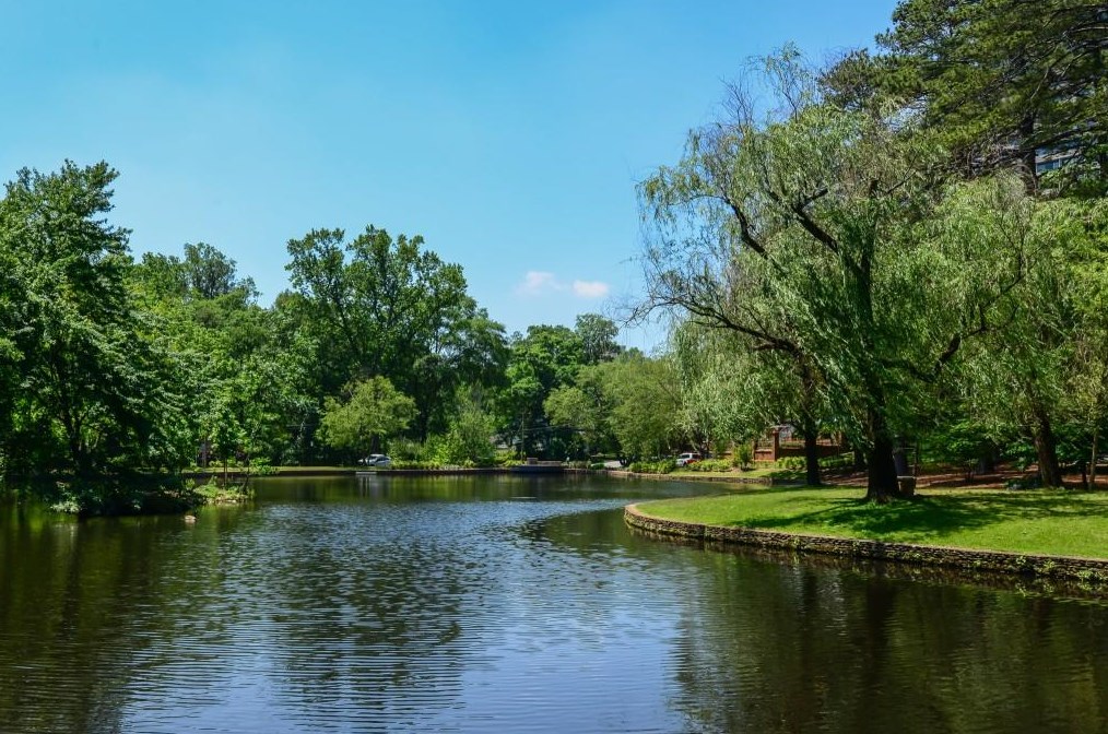 101 Peachtree Way, Atlanta GA 30305-3711 exterior