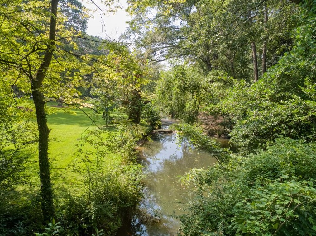 101 Peachtree Way, Atlanta GA 30305-3711 exterior