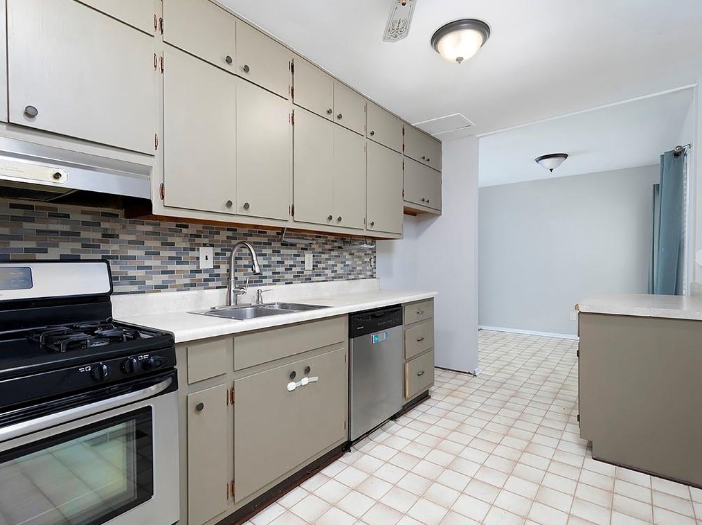 4970 Fairmont Rd, Smyrna GA  30082-5107 exterior