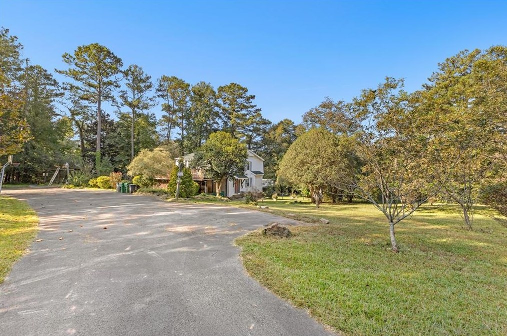 1703 Snapfinger Rd, Decatur GA  30032-6101 exterior