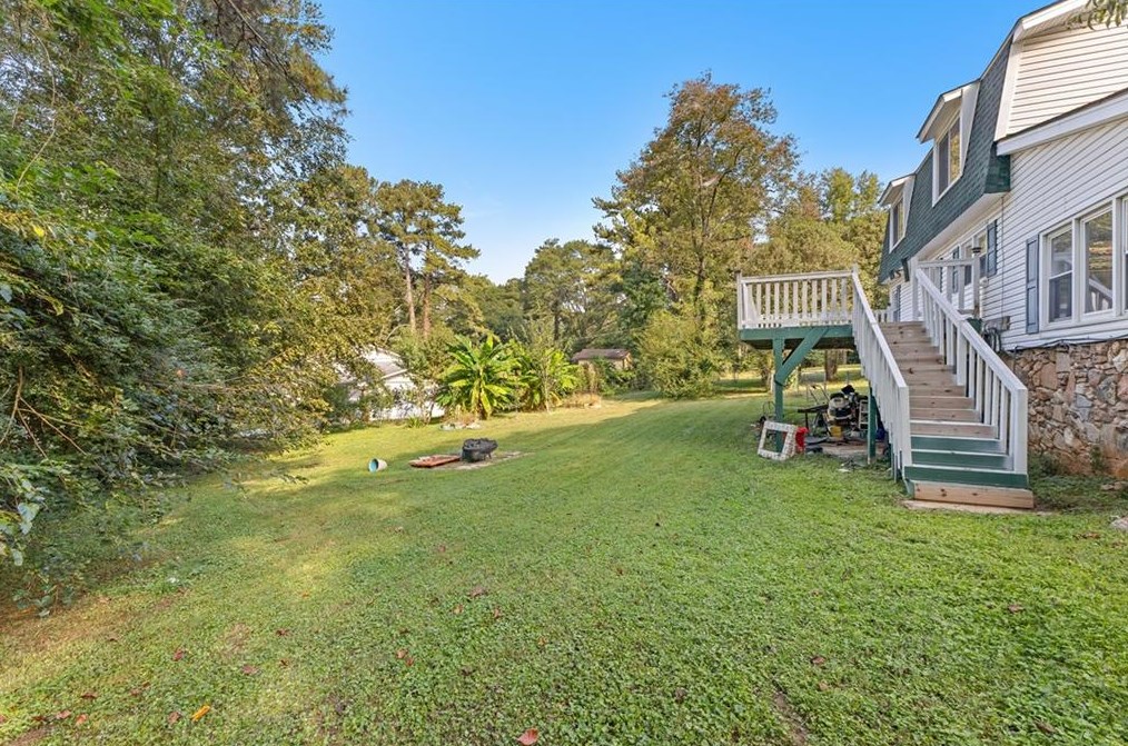 1703 Snapfinger Rd, Decatur GA  30032-6101 exterior