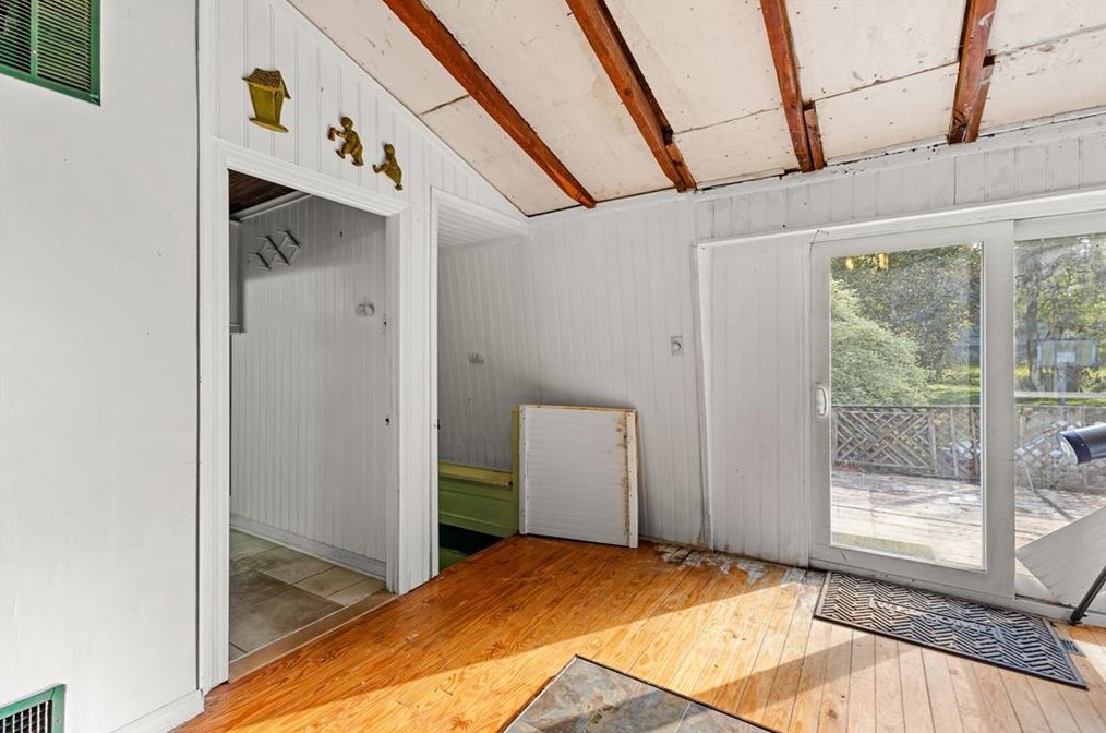 1703 Snapfinger Rd, Decatur GA  30032-6101 exterior