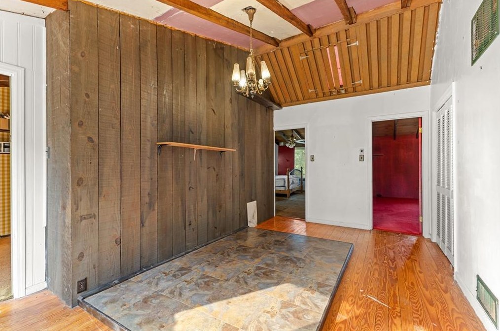 1703 Snapfinger Rd, Decatur GA  30032-6101 exterior