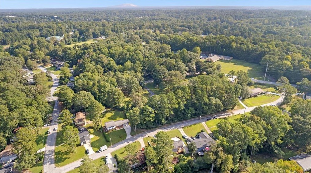 1703 Snapfinger Rd, Decatur GA  30032-6101 exterior