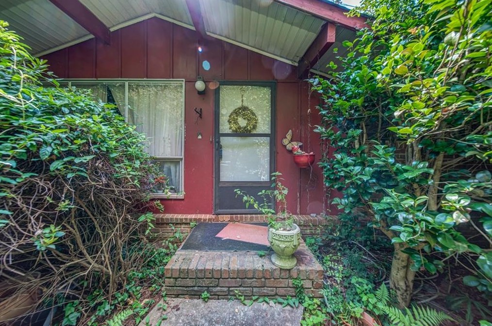 2550 Carolyn Dr, Smyrna GA  30080-2551 exterior