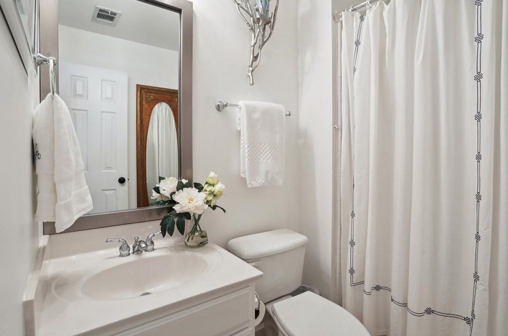 857 Wescott Ln, Atlanta GA  30319-1656 exterior