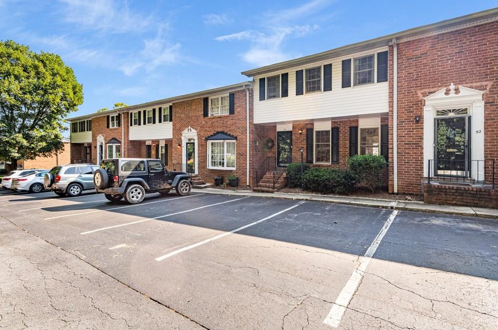 6520 Roswell Rd, Atlanta GA  30328-3116 exterior