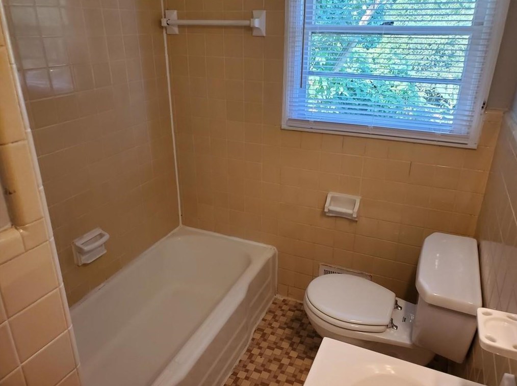 2984 Whispering Hl Dr, Atlanta GA  30341-5154 exterior