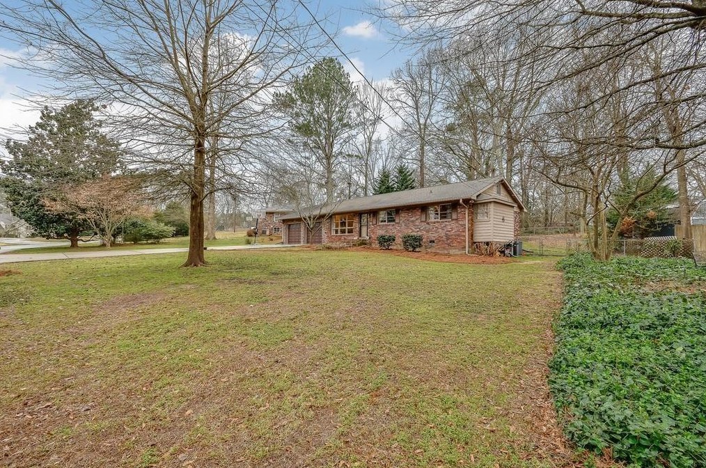 194 Kenneth Dr, Alpharetta GA  30009-1530 exterior