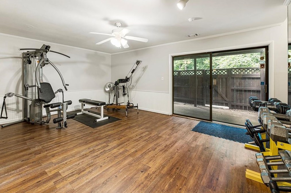 522 Sutters Pt, Atlanta GA  30328-5267 exterior