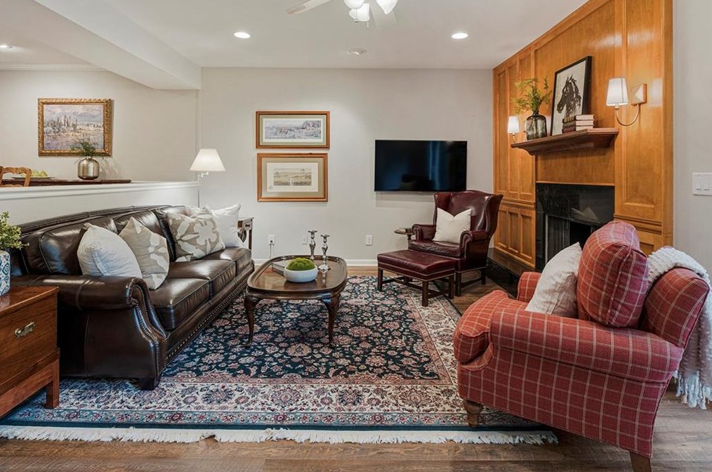 522 Sutters Pt, Atlanta GA  30328-5267 exterior