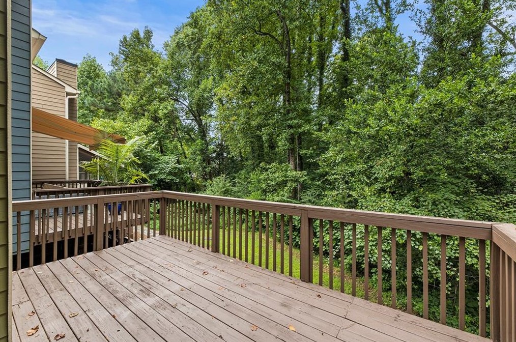 522 Sutters Pt, Atlanta GA  30328-5267 exterior