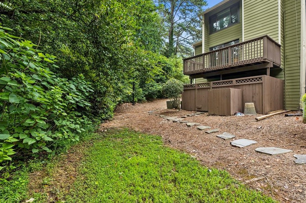 522 Sutters Pt, Atlanta GA  30328-5267 exterior