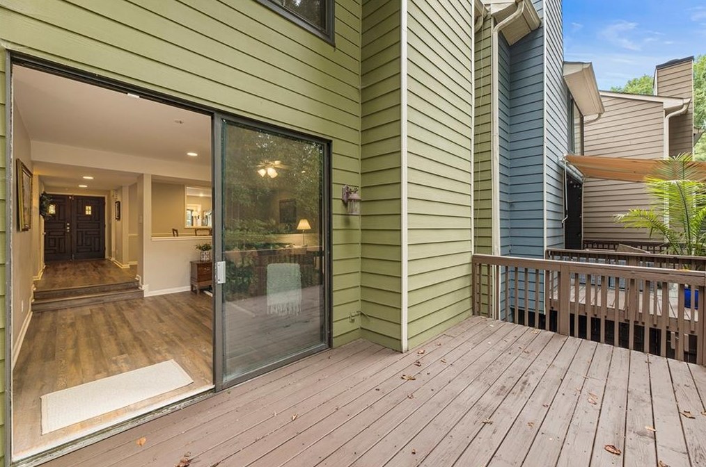 522 Sutters Pt, Atlanta GA  30328-5267 exterior