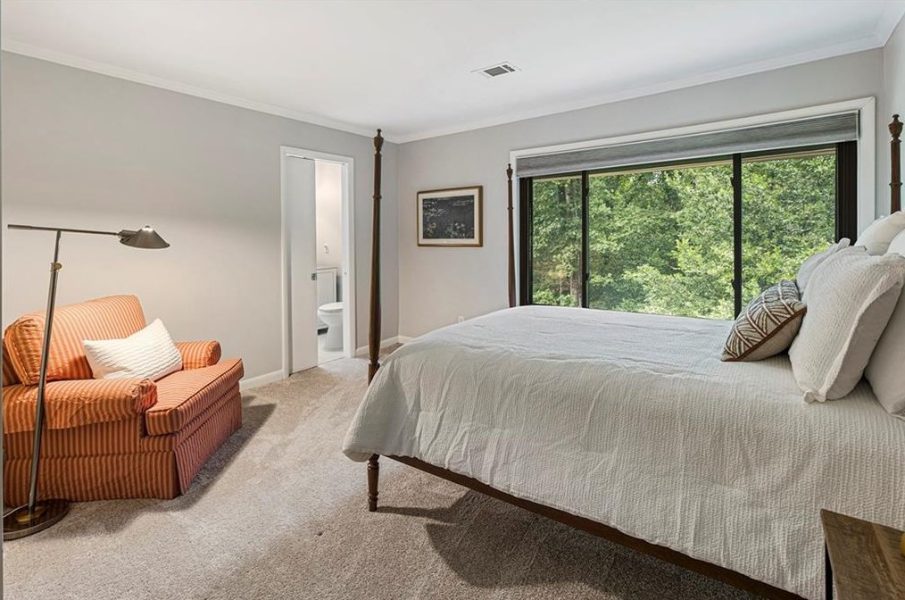 522 Sutters Pt, Atlanta GA  30328-5267 exterior