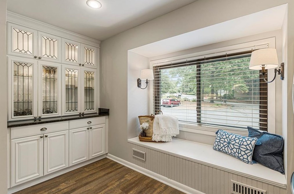 522 Sutters Pt, Atlanta GA  30328-5267 exterior