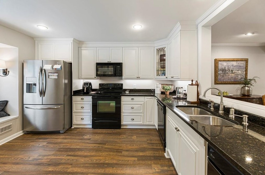 522 Sutters Pt, Atlanta GA  30328-5267 exterior