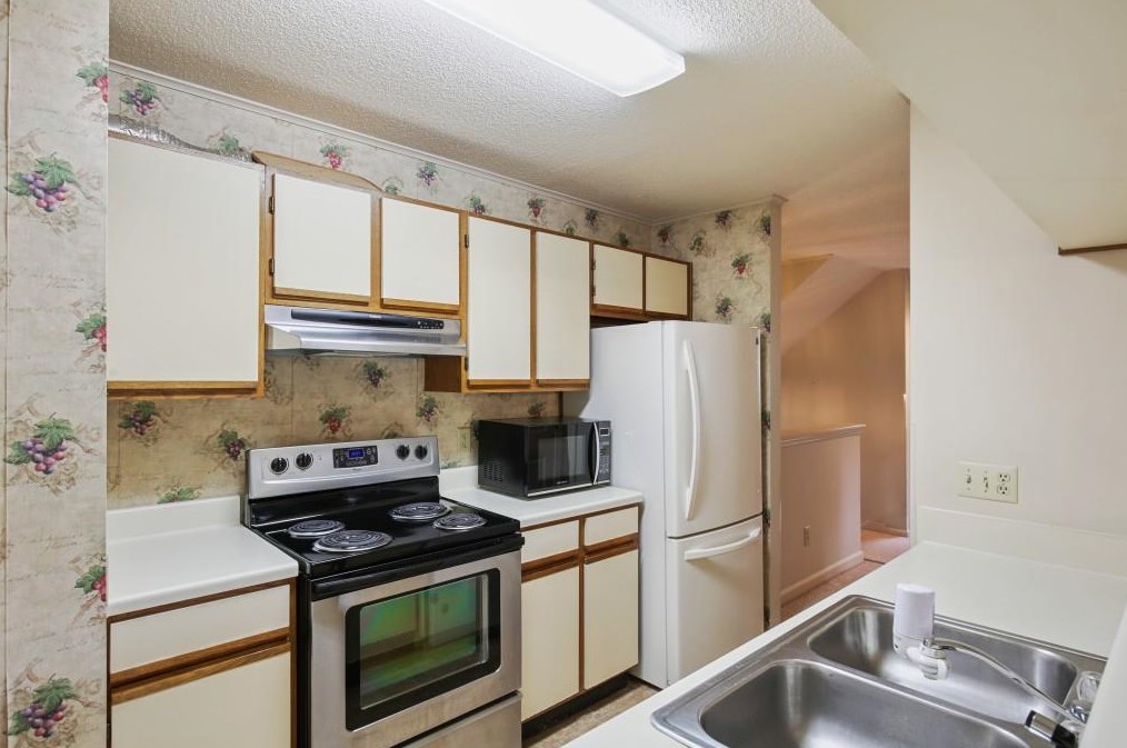 1098 Creatwood Pl, Smyrna GA  30080-8214 exterior
