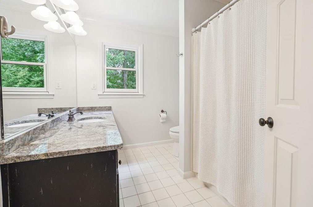 10455 Centennial Dr, Alpharetta GA  30022-5768 exterior