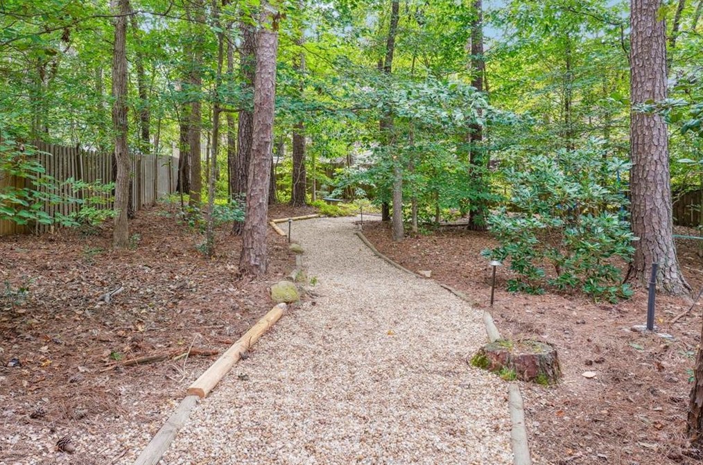 10455 Centennial Dr, Alpharetta GA  30022-5768 exterior