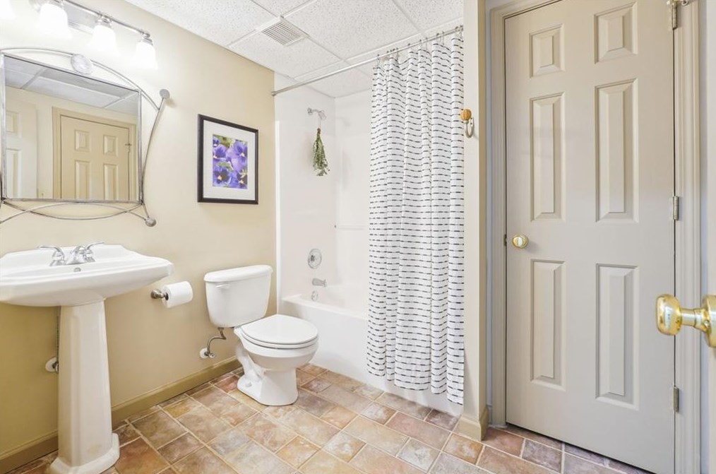 10455 Centennial Dr, Alpharetta GA  30022-5768 exterior