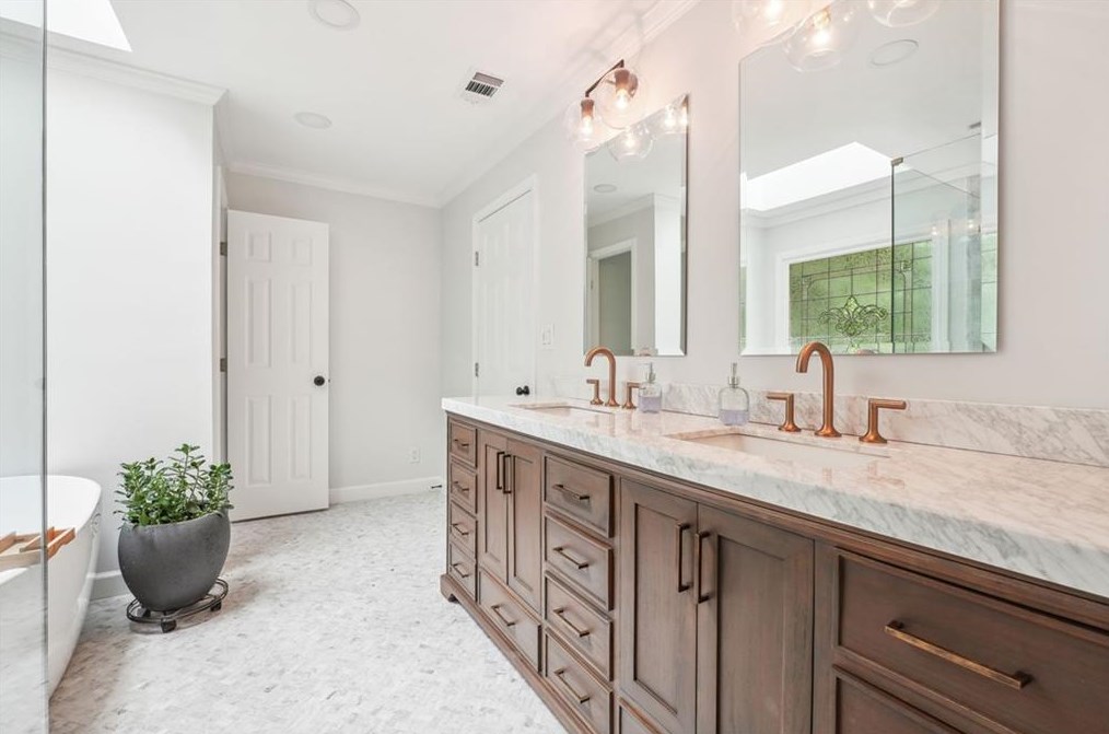 10455 Centennial Dr, Alpharetta GA  30022-5768 exterior