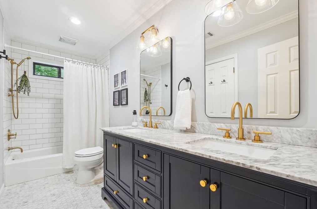 10455 Centennial Dr, Alpharetta GA  30022-5768 exterior