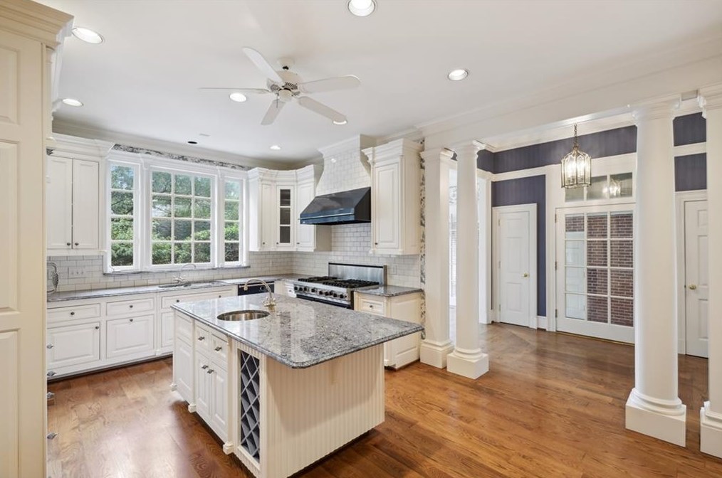 3543 Woodhaven Rd, Atlanta GA  30305-1010 exterior